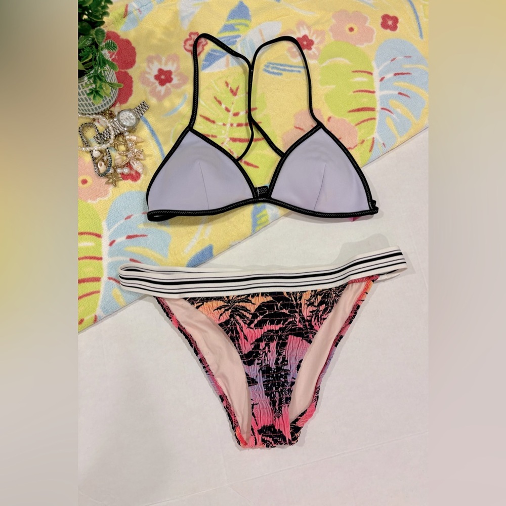 Victoria’s Secret Sunset Tropical Bikini Set Ruffled Bottoms Woman’s Size S/M